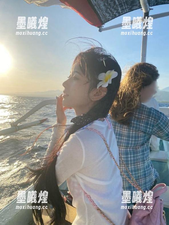 观看51cg4：小心！这里瓜皮太厚，真的扒不干净。