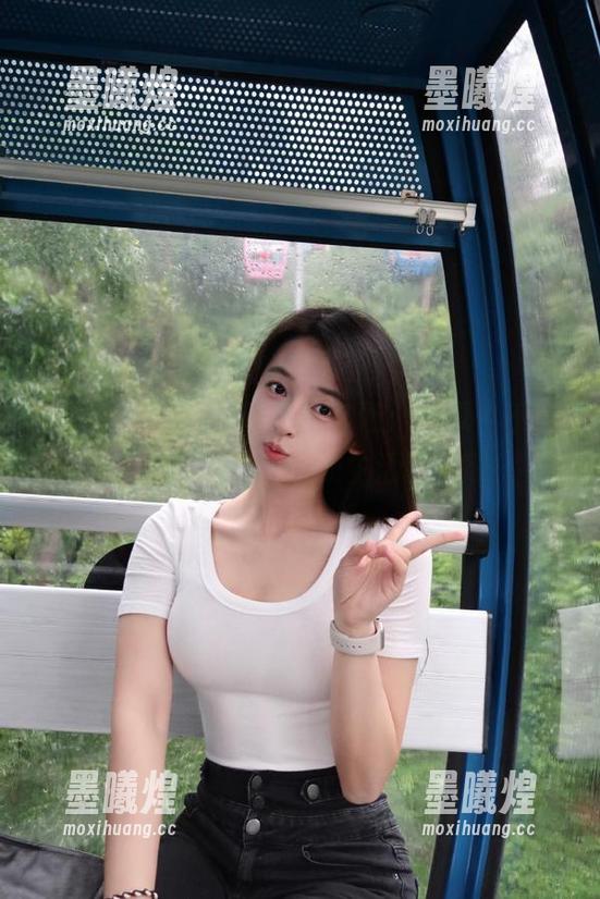 51吃瓜 今日51吃瓜官网:这瓜,不止是个吃字,它是我的生活调味剂!