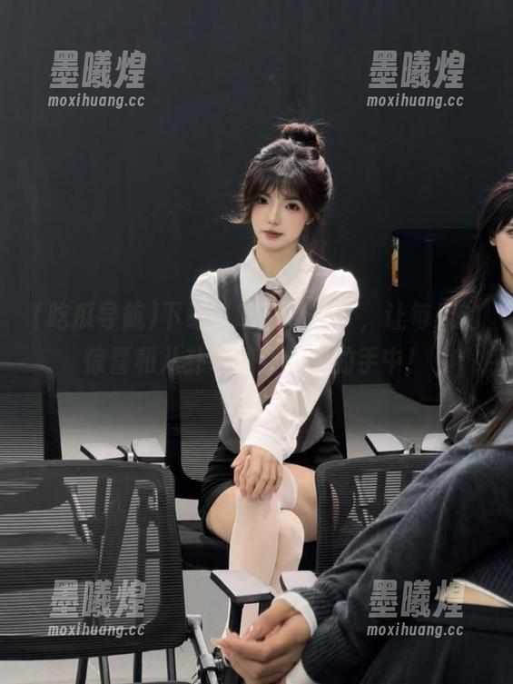 下载“吃瓜导航”，让每天的惊喜和八卦飞速到达你的手中！