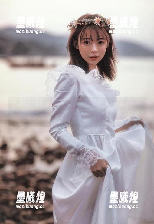 吃瓜网最新消息：那些大瓜就藏在这里，妃子轻声道：“快来观看！”