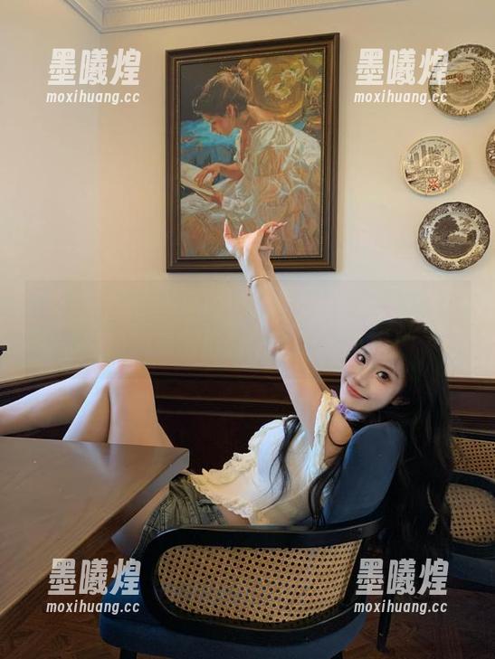 在吃瓜网网站，我竟然能边吃边在线观看剧情发展，真心不错！