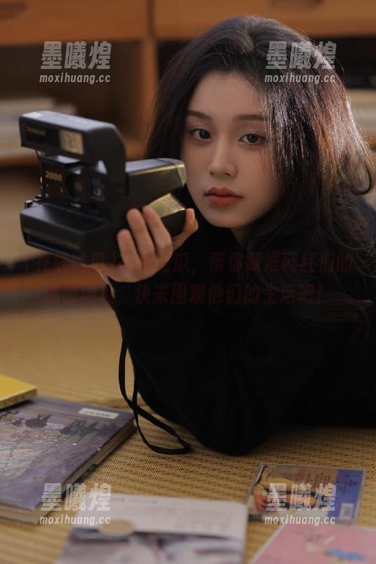 在线吃瓜，帮你踩准网红们的秘密地址，快来围观他们的生活吧！