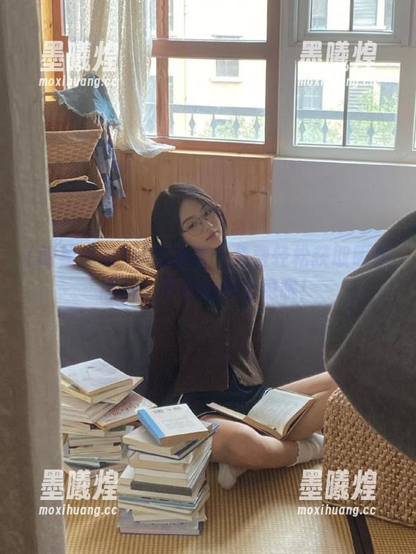 使用秘籍：免费轻松获取明星黑料，不小心会上瘾哦！