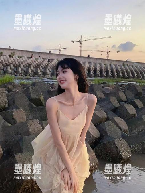 zztt38.su黑料不打烊苹果版：带你探秘那些不为人知的官网花边新闻！