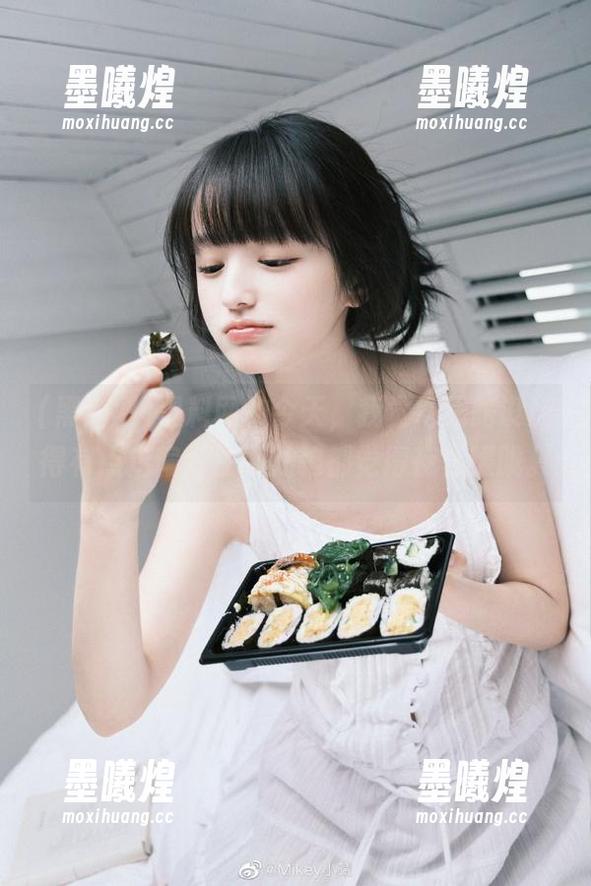 黑料网的今天，我觉得线路设计得有点走偏，往哪儿跑都觉得夜色朦胧。